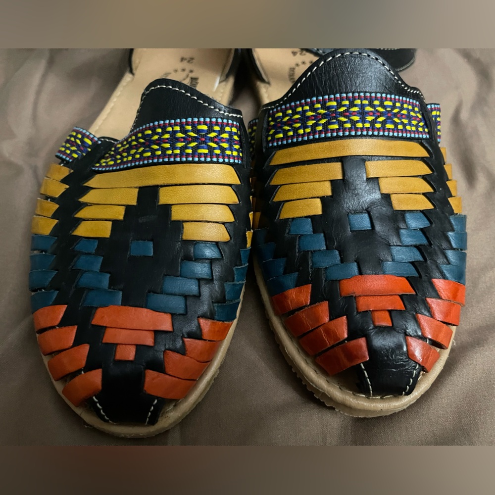 #150- Huarache de Pulsera - Blue Multicolor. Never worn